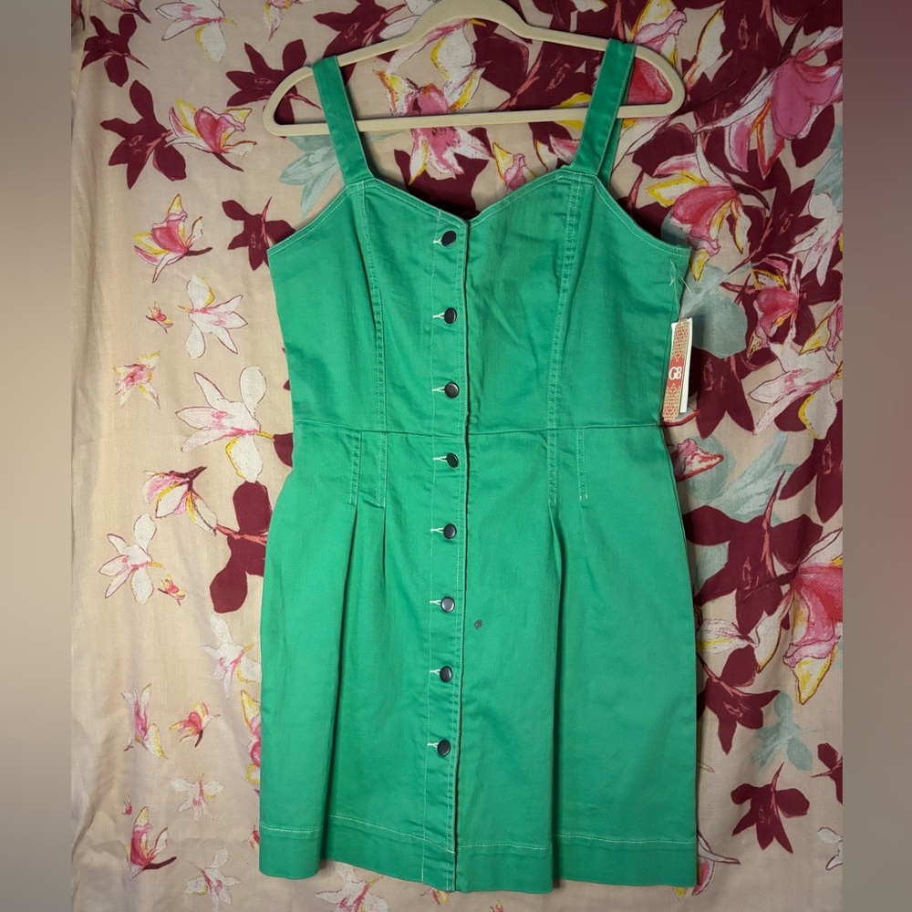 Green Mini Dress with V-Neckline and Button up Front